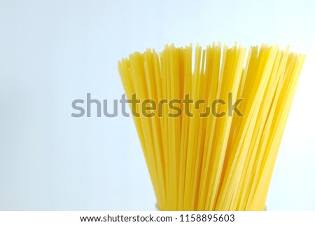 Bunch raw spaghetti 