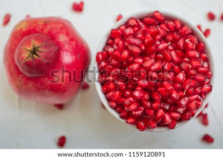 Peeled pomegranate, fresh fruits