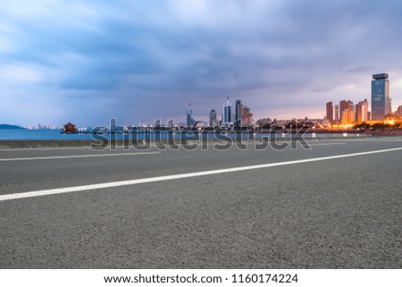 The skyline of the urban skyline of Qingdao Expressway