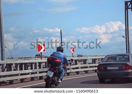 racing motorcyclist, entering the turn