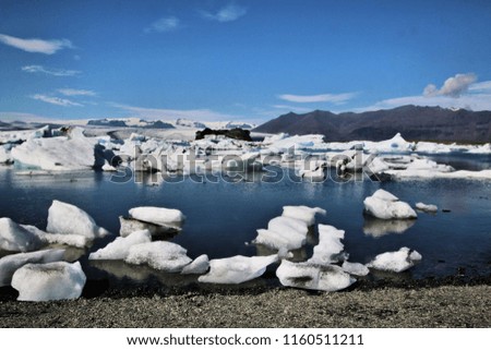 A picture of the Jokulsarlon Glacier Lagoon with small Icebergs