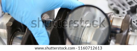 The mechanic of the service center for engine repair considers problem crankshaft on which as a result of bad lubrication of oil starvation there was a breakdown and the appearance of scuffing liners.