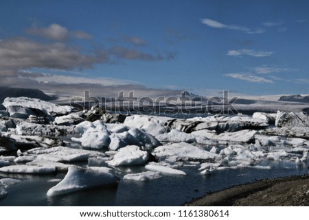 A picture of the Jokulsarlon Glacier Lagoon with small Icebergs