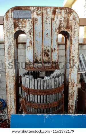 Photo Picture Image of a vintage old wooden wine barrel