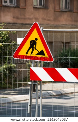 A sign denoting work on the road