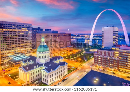 St. Louis, Missouri, USA downtown cityscape with the arch and courthouse at dusk. Royalty-Free Stock Photo #1162085191