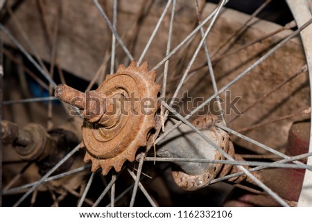 Old bicycle wheel and rust on wheel rim