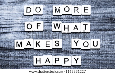 Do More Of What Makes You Happy card with bokeh background