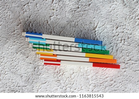 varicoloured iridescent markers