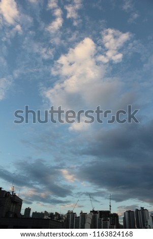 vanilla sky background in the city