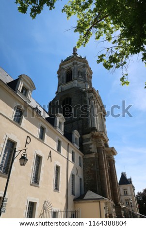 Photography that is showing the Notre-Dame-en-Saint-Melaine cathedral located in Rennes, France