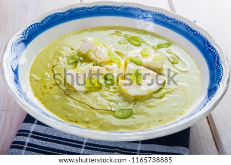 Cream of zucchini soup with apple, spring onion and mozzarella cheese