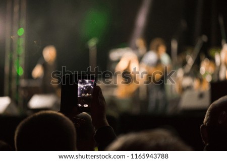 Video recording of the concert on the smartphone