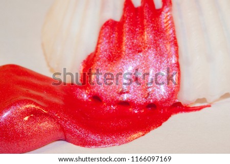Nacreous paint on a shell