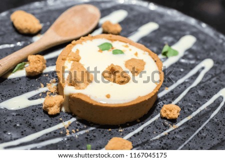  fresh tart on plate