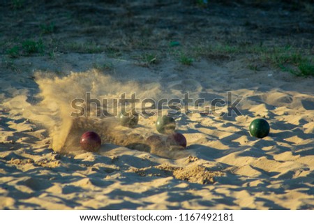 picture of a boules game played on the beach 