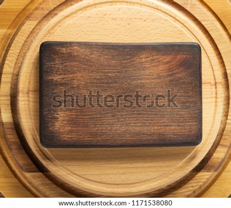 signboard at wooden cutting board background texture