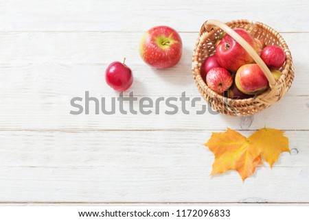 the apples on wooden white background
