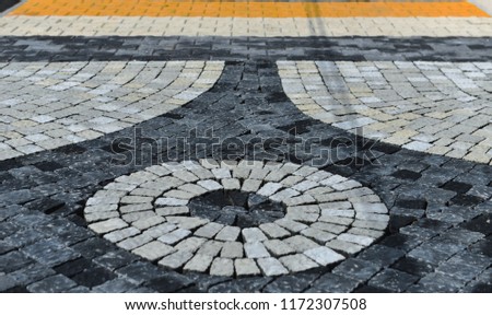 pavement landscape and design;Circle Design pattern in patio paving