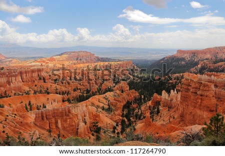 Bryce Canyon landscape photo with the red sandstone