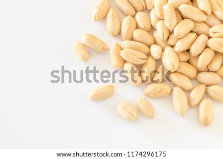 A lot of peanut beans