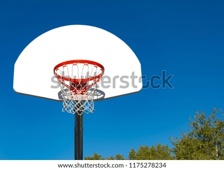 Close up shot of an outdoor basketball hoop