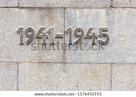 Detail of a World War II commemorative stone marked with the years 1941-1945.