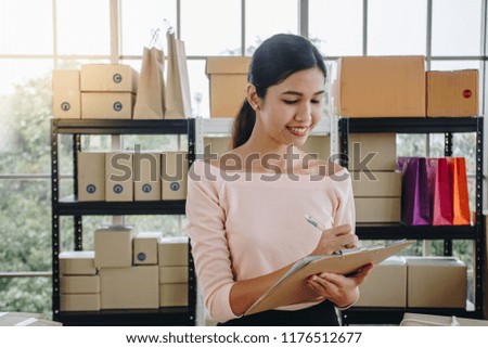 Asian woman writing clipboard, home delivery, SME e-commerce concept , Home online business , Delivery concept 