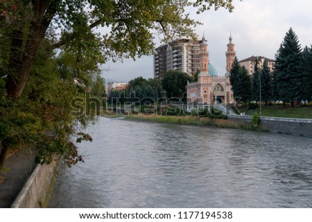 The mosque beside the river