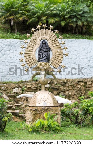 religious statue of the virgin