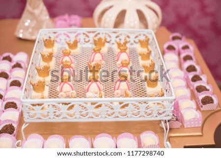 Birthday table with candies, crown theme