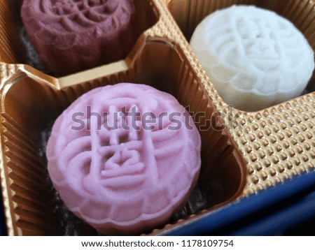 Mooncakes are offered to friends or on family gathering during the mid-autumn festival / Mooncake and Chinese Tea / The Chinese character on the mooncake represent "lotus paste" in English

