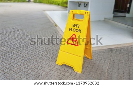 Warning label Toilet area caution wet floor