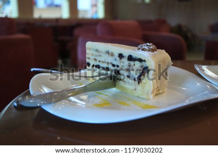 Picture of a cake on a plate.