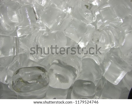
Crystalline ice cubes
