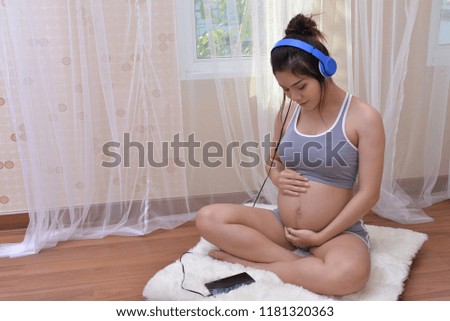 Pregnant girl listening to music for relax herself. Make her mood calm and good for fetus also.