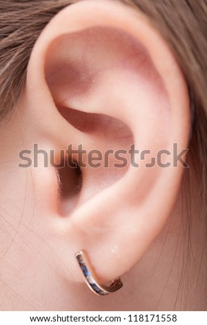 picture of the child's ear