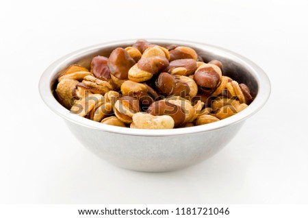 Japanese snacks "Ikari beans" is a Fava bean fried dried in oil. 