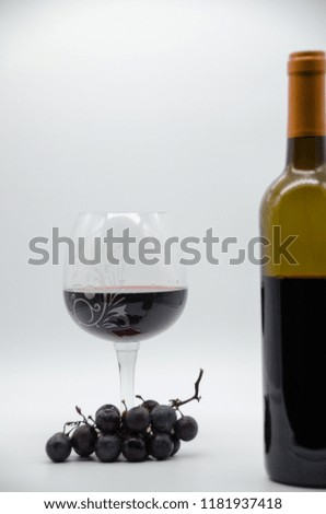 bottle of wine with grapes with glass 
