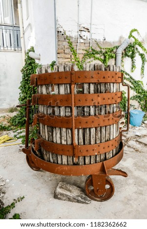 Photo Picture Image of a vintage old wooden wine barrel