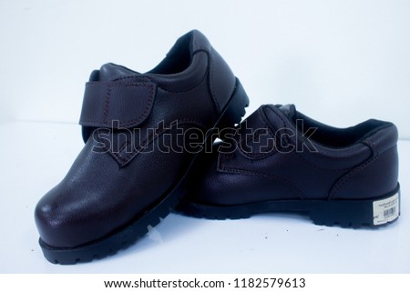 Safety shoes for workers