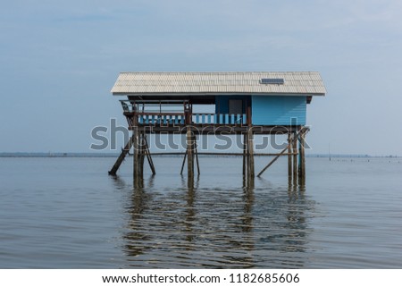 Blue Homestay Built in the middle of the sea, Bang Taboon.