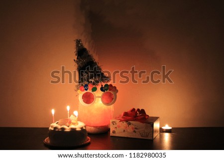 Rock salt lamp with the image of a birthday party.