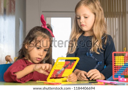 Preschoolers use abacus during class