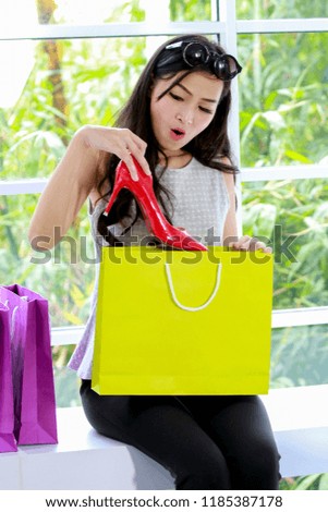 lady wiht the colorful shopping bag, Business concept of commercial photo.