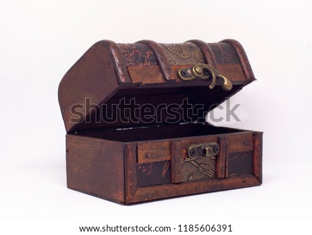 old wood box open in a white background  Royalty-Free Stock Photo #1185606391