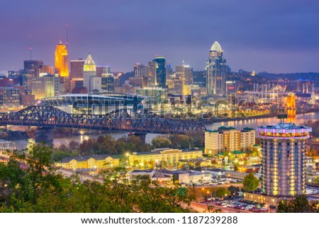 Cincinnati, Ohio, USA skyline over the Cuyahoga River at dusk.