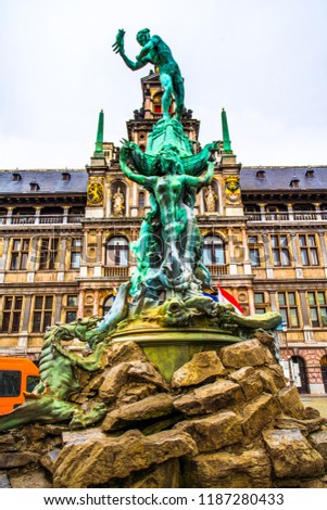 Fountain statue of Brabo throwing the severed hand of Antigoon into the Scheldt river with 16th-century Guildhouses on the Grote Markt (Main Square), Antwerp, Belgium
