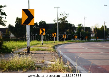 Temporary road sign used in Chiang Rai Thailand. The primary sign applies to the right.
