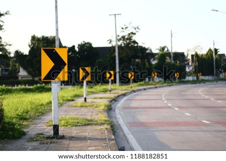 Temporary road sign used in Chiang Rai Thailand. The primary sign applies to the right.
